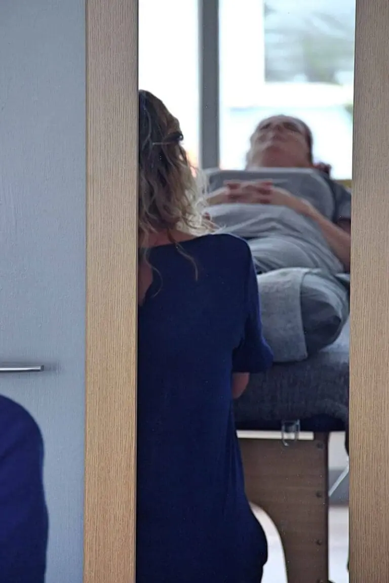 Calstock Therapy Hub / Natalie Utton in mirror